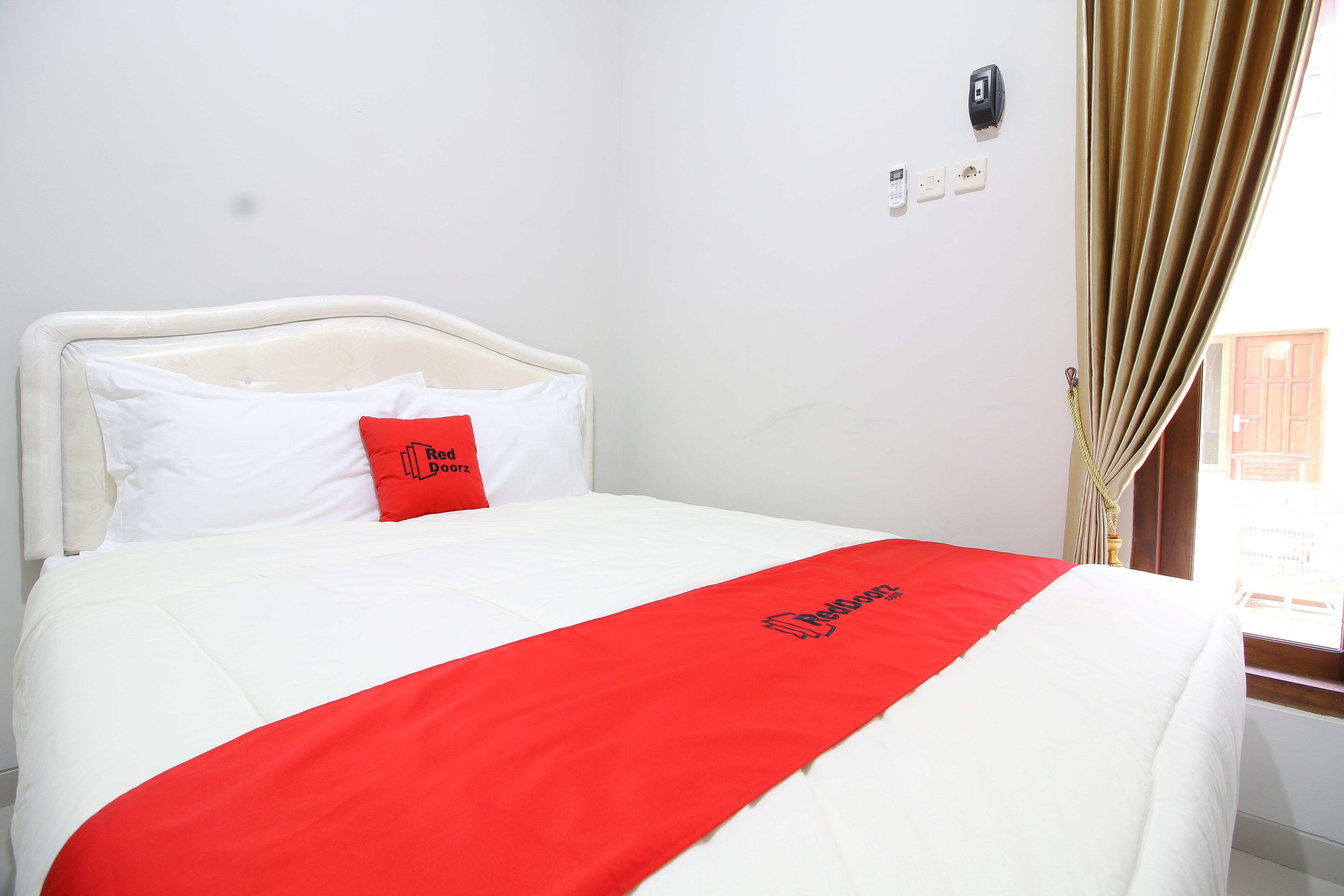 Reddoorz Plus Near Stie Ykpn Maguwo Ngoại thất bức ảnh
