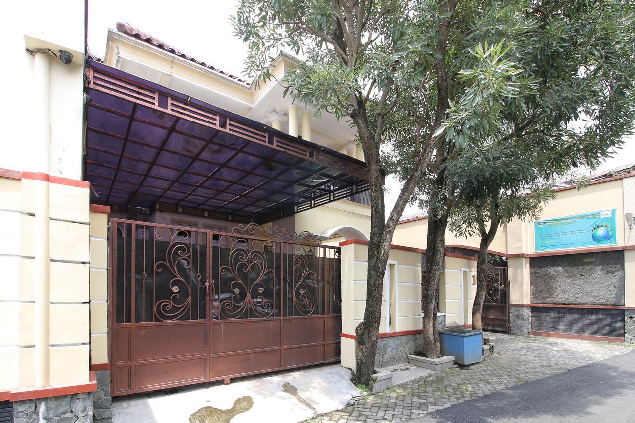 Reddoorz Plus Near Stie Ykpn Maguwo Ngoại thất bức ảnh