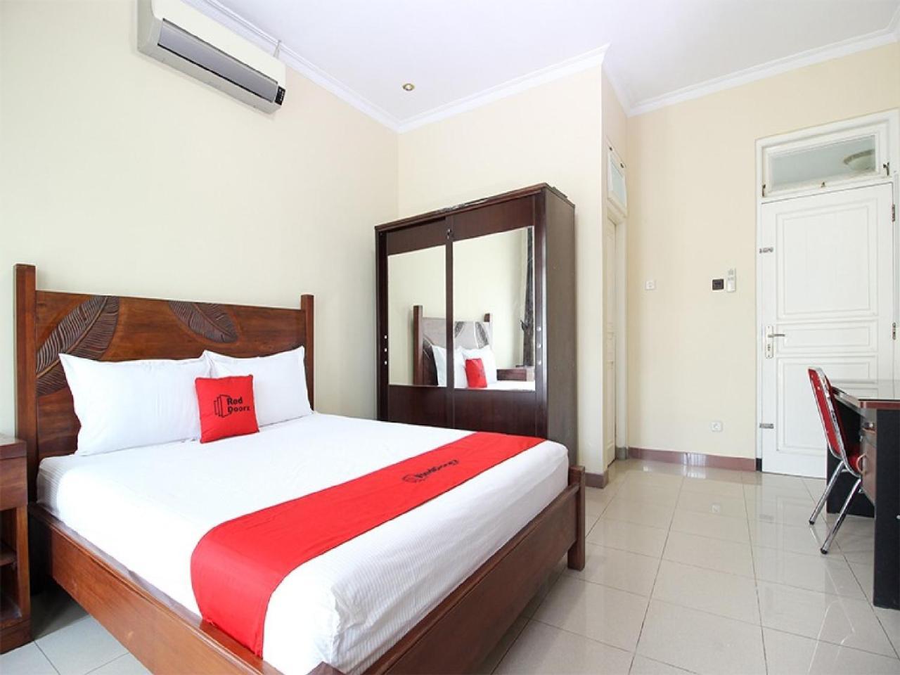 Reddoorz Plus Near Stie Ykpn Maguwo Ngoại thất bức ảnh